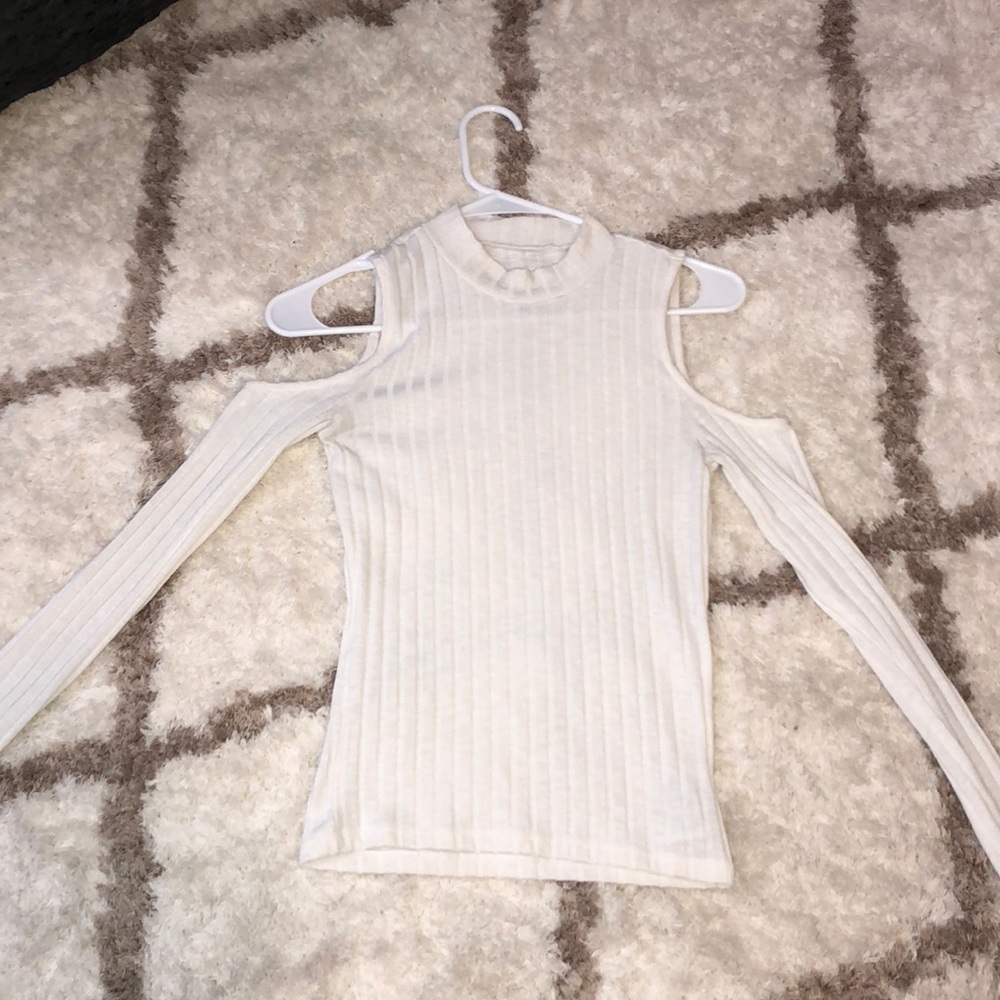 American Eagle cold shoulder shirt